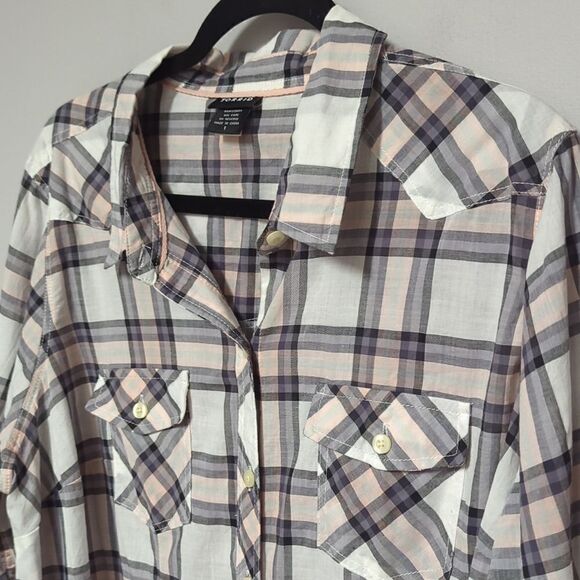 Torrid White and Black Plaid Button Down Long Sleeve Blouse - Picture 2 of 6